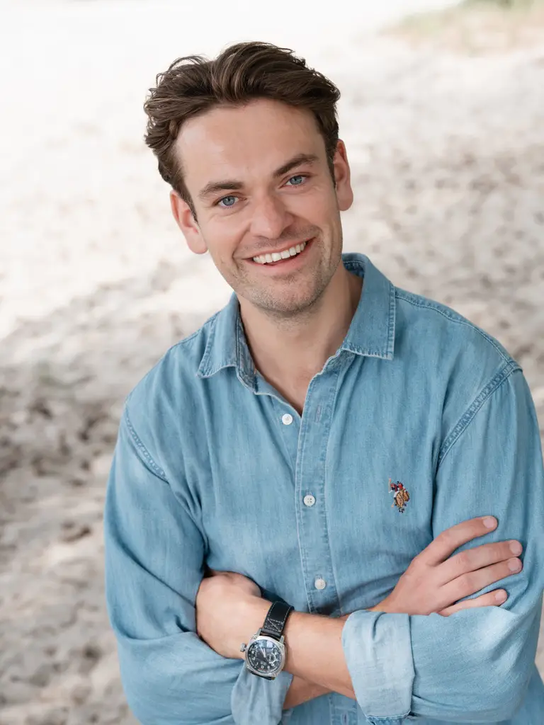 Thijs van Deudekom - comedian - dagvoorzitter - [ insert ander beroep waar ik mezelf in bluf ]